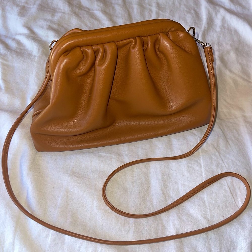 SOLD! 🫶🏼Urban Expressions soft tan crossbody